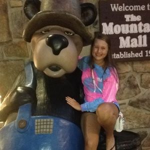 Meet your Posher, Ashley